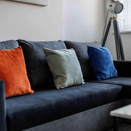 2 Bedroom House-Driveway - Bournemouth Hospital - Long Stay Discounts - Lima Apartments Ltd Exteriör bild