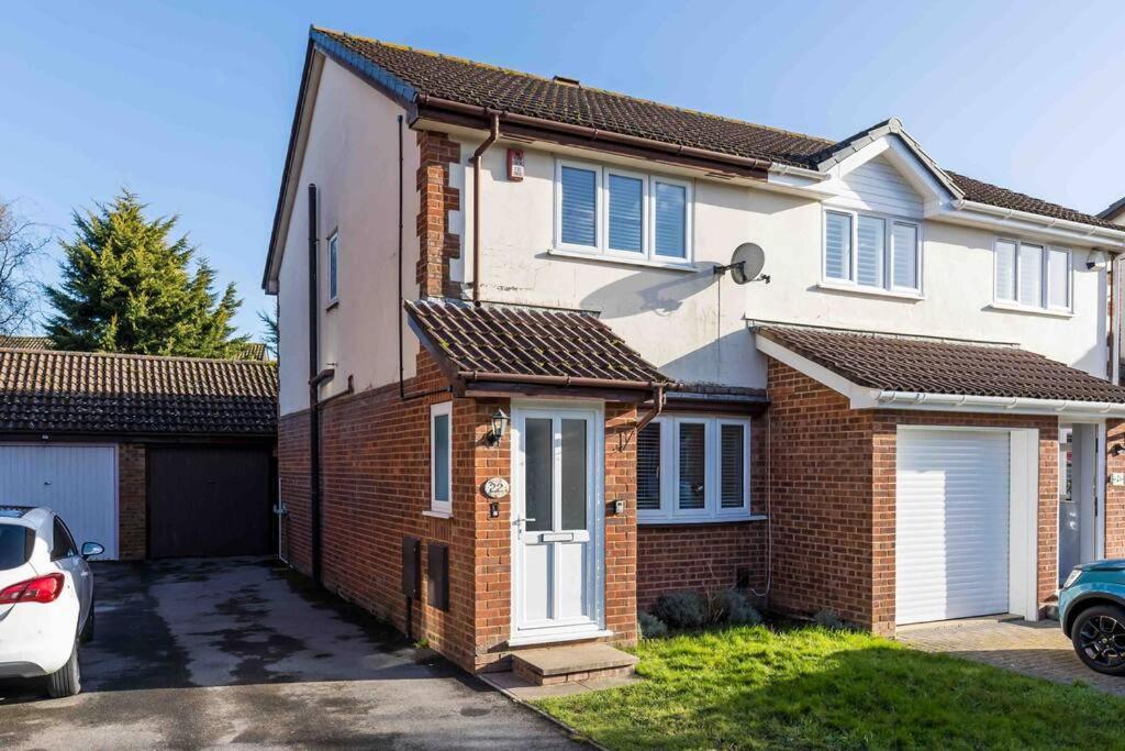 2 Bedroom House-Driveway - Bournemouth Hospital - Long Stay Discounts - Lima Apartments Ltd Exteriör bild