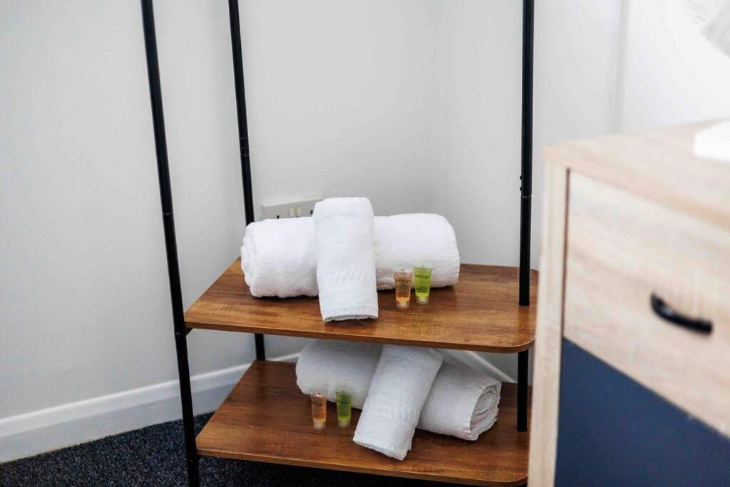 2 Bedroom House-Driveway - Bournemouth Hospital - Long Stay Discounts - Lima Apartments Ltd Exteriör bild