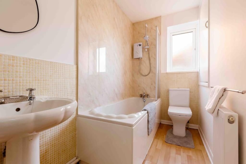 2 Bedroom House-Driveway - Bournemouth Hospital - Long Stay Discounts - Lima Apartments Ltd Exteriör bild