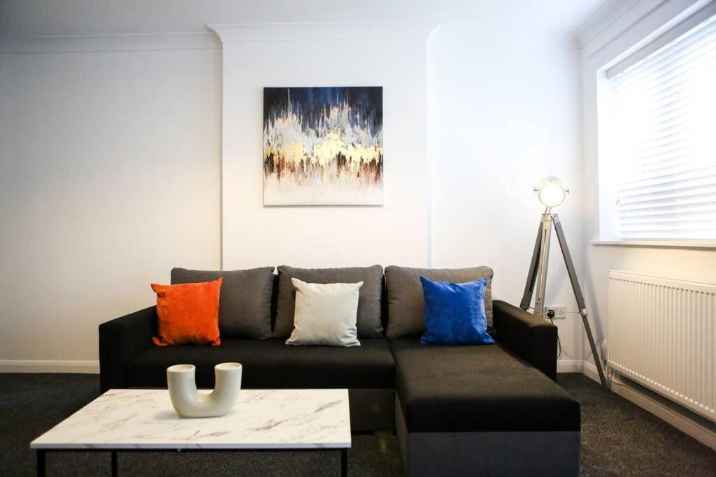 2 Bedroom House-Driveway - Bournemouth Hospital - Long Stay Discounts - Lima Apartments Ltd Exteriör bild