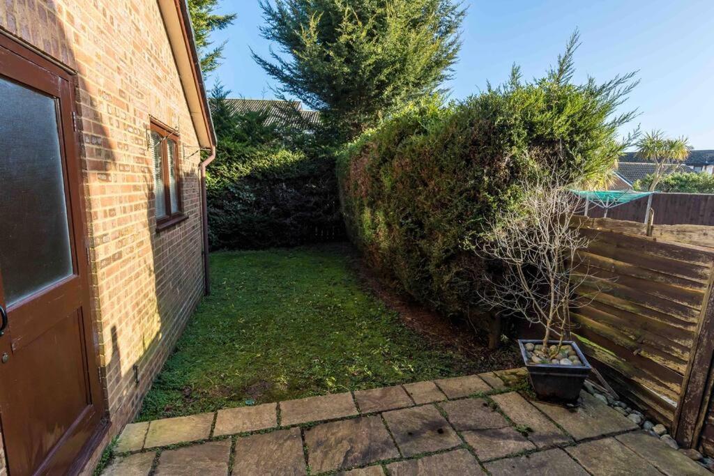 2 Bedroom House-Driveway - Bournemouth Hospital - Long Stay Discounts - Lima Apartments Ltd Exteriör bild
